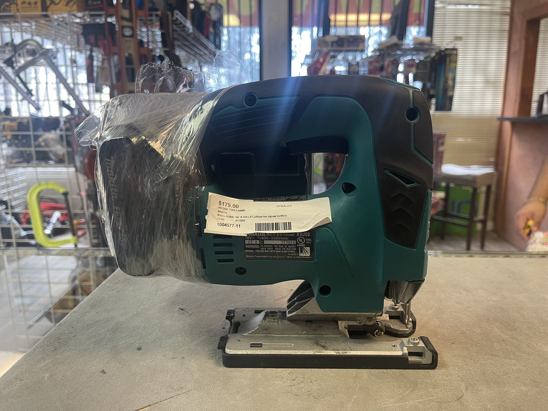 Makita Cordless Jig Saw W/ Battery And Charger