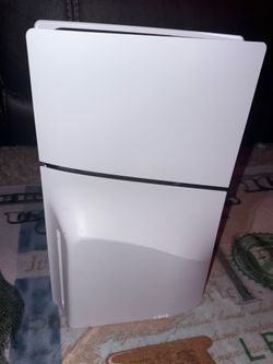 PS5 Slim Disc Edition + Controller
