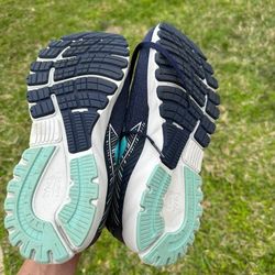 BROOKS BRAND SNEAKERS 