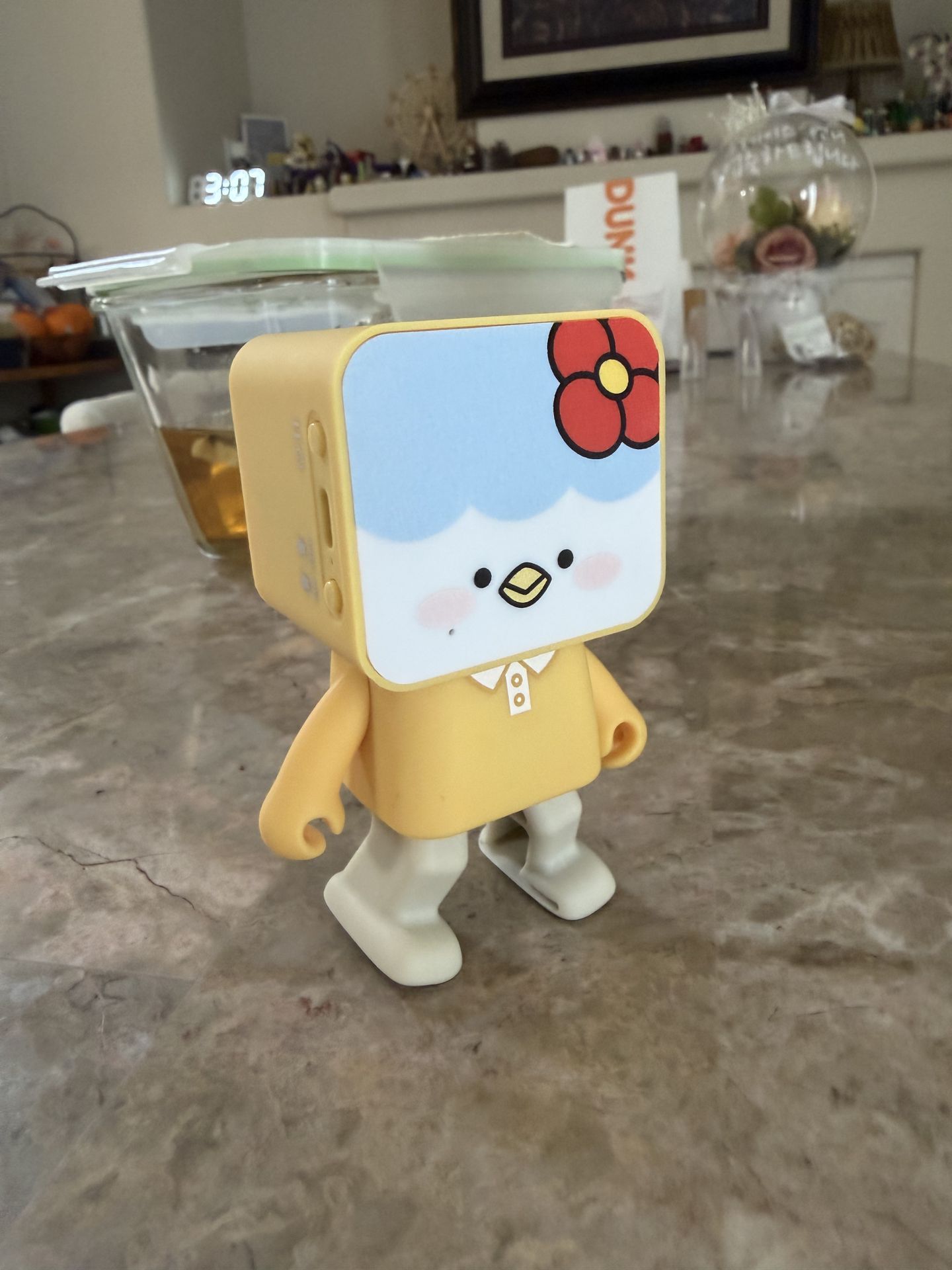 Bluetooth speaker (dancing)