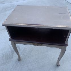 Cute Vintage Looking Side Table