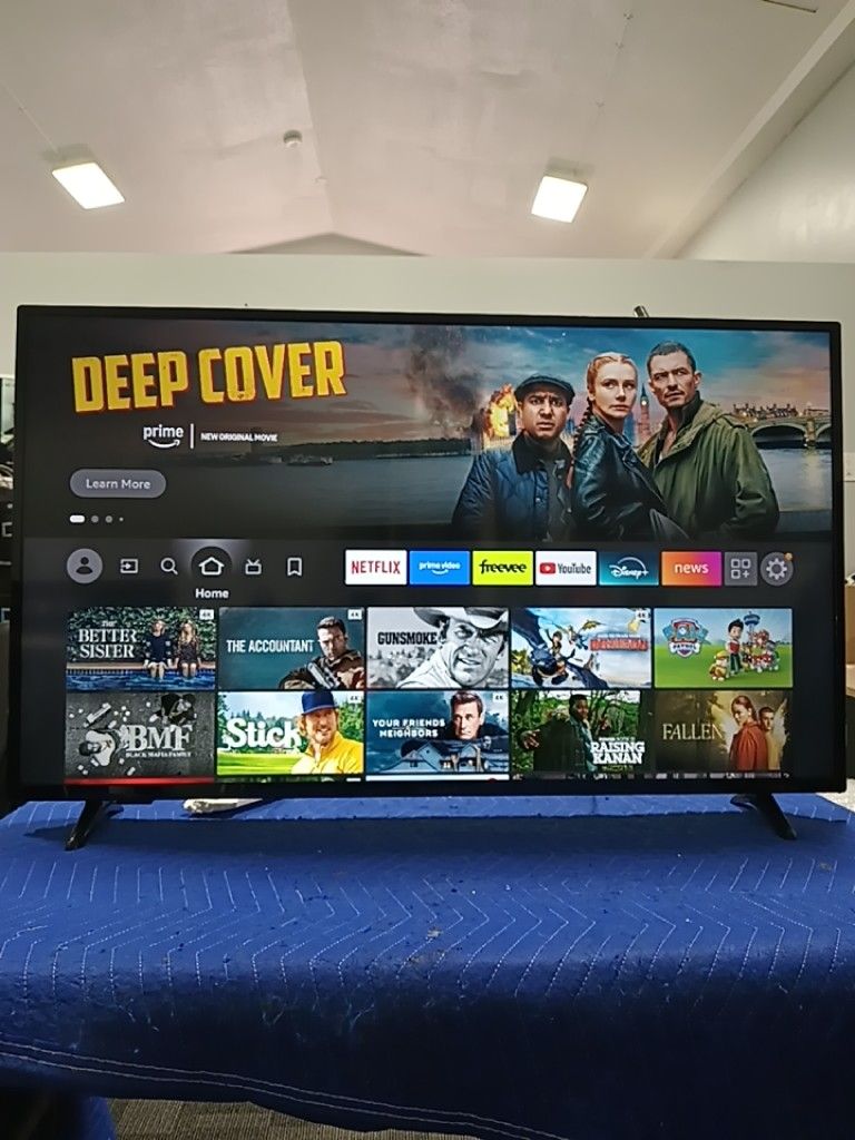 43 inch fire tv 4k smart tv really nice tv comes with remote shows great picture works fantastic guaranteed