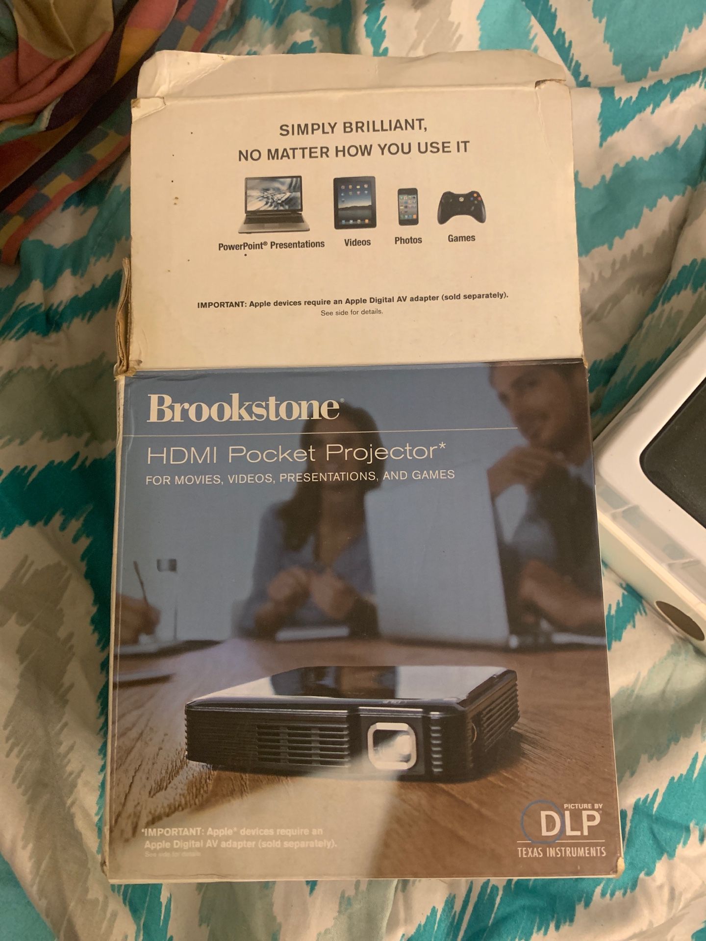 HDMI pocket projector