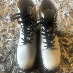 Platform Dr. Martens in taupe with Airwair Soles that are comfy
