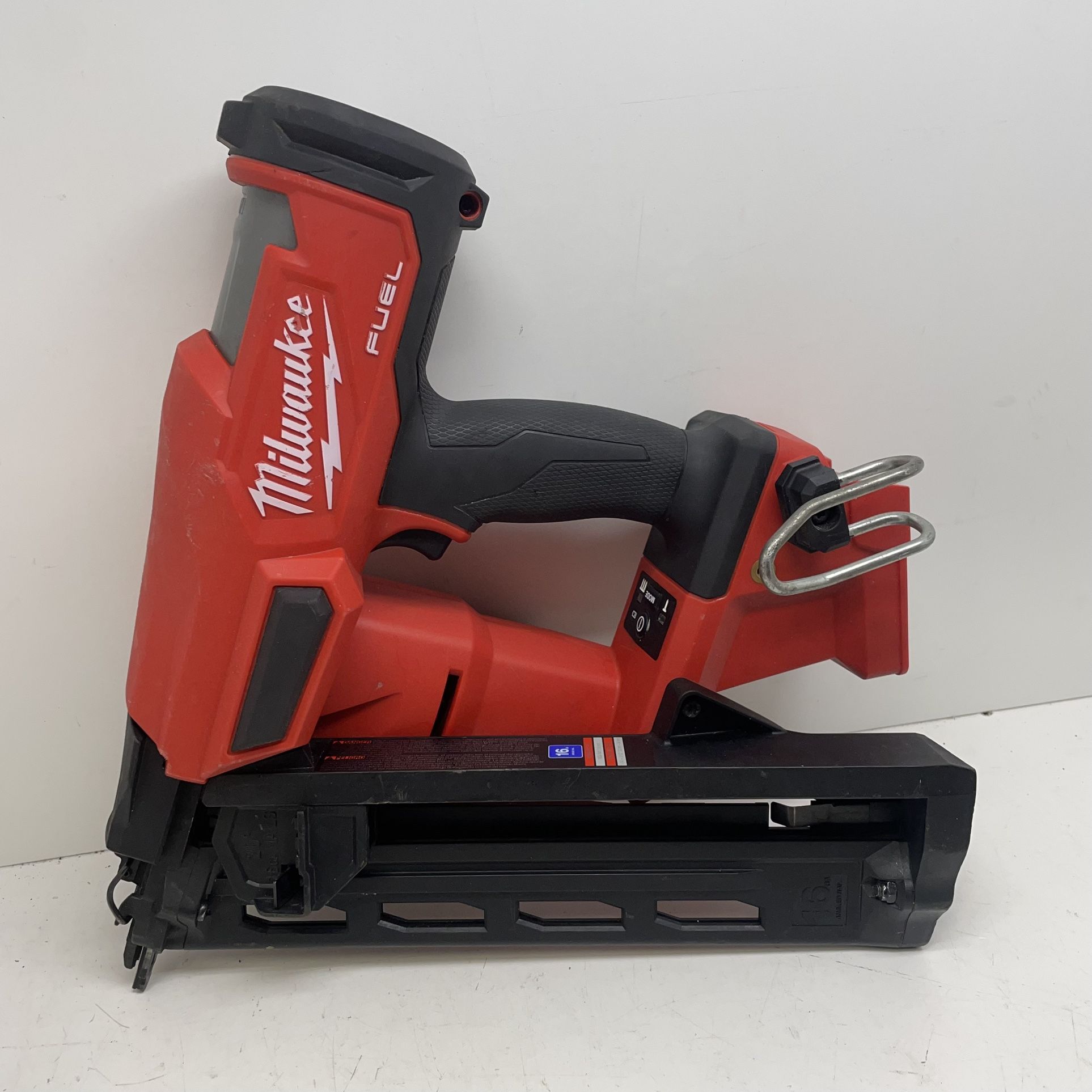 Milwaukee M18 Fuel Brushless Finish Nailer 198687/12