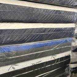 Full Size Plush Pillow Top Mattress With Boxspring 