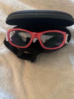 Sports goggles
