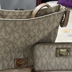 Micheal Kors With Wallet 