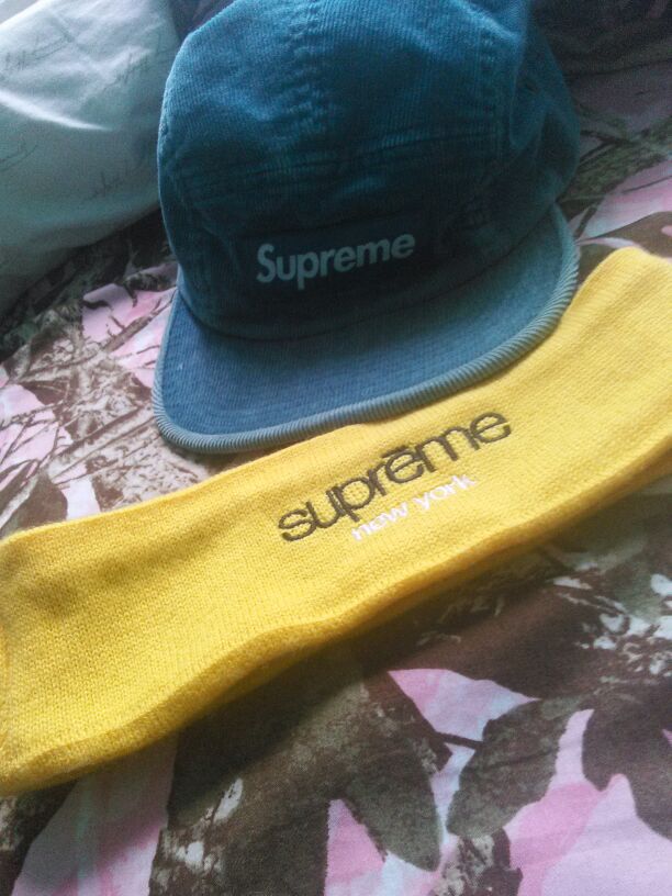 Supreme head band 60$ hat 115$