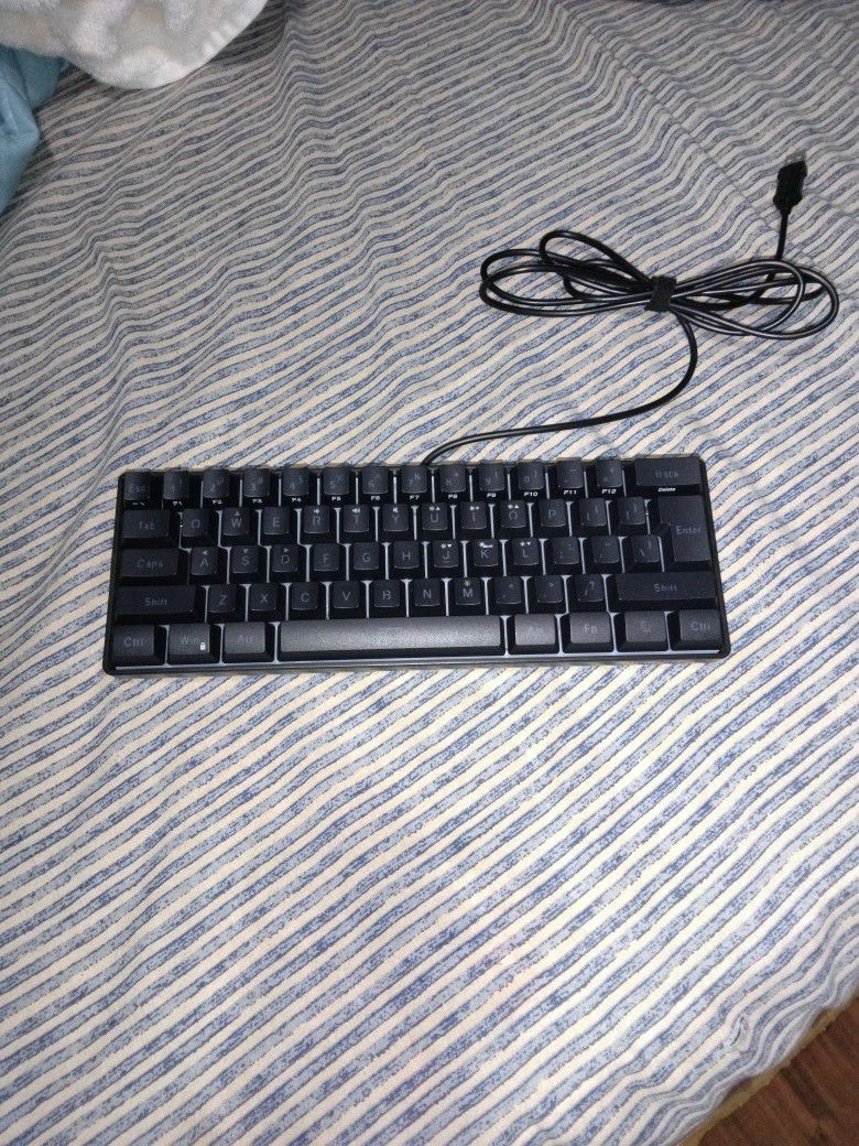 Half Broken 60% Keyboard (For Pieces)