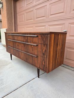 Fully Restored 1960s Mid-Century Modern 9-Drawer Dresser by Drew MCM