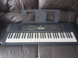 Yamaha PSR Electric Keyboard with Music Stand