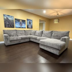Luxe Gray 150'' 4 Piece Right Arm Cooling Sleeper Chaise Sectional - Good - Southfield, MI