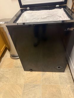 Arctic King Chest Freezer Black