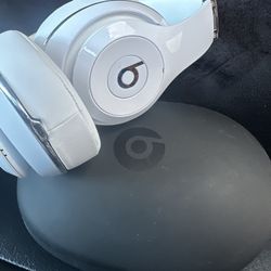 Beats Wireless Studio  Headphones White I’m Near Perfect Shape