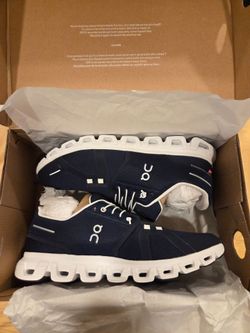 Midnight | White
Men'sCloud 6 size 11.5