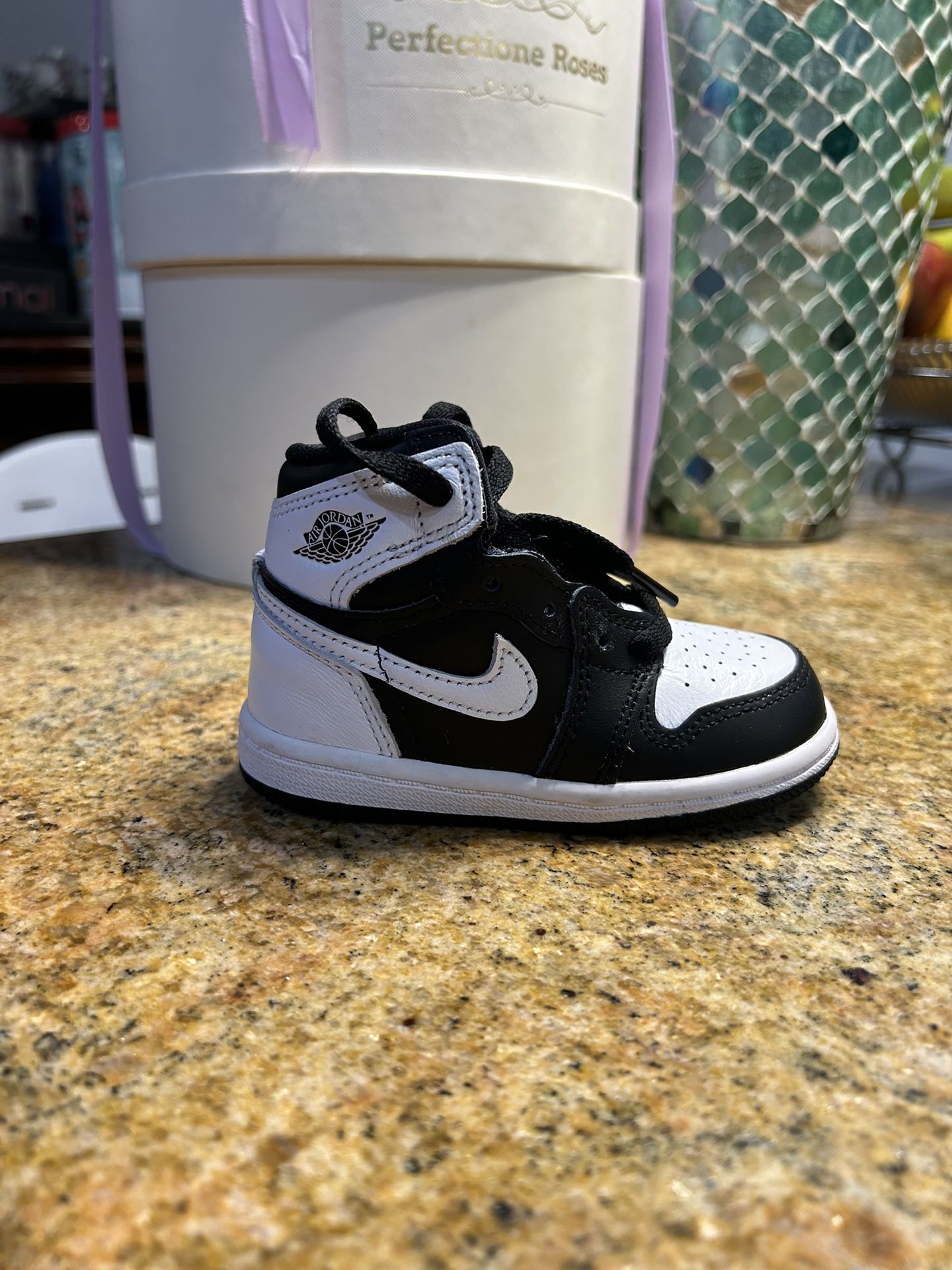 Jordan authentic Brand New White/bk No Box Size 6 Infant