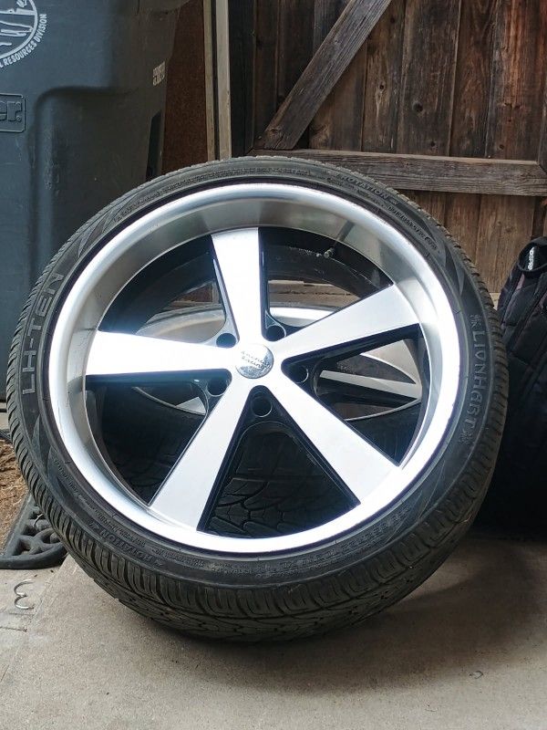 22" Rims With Brand New 5ires