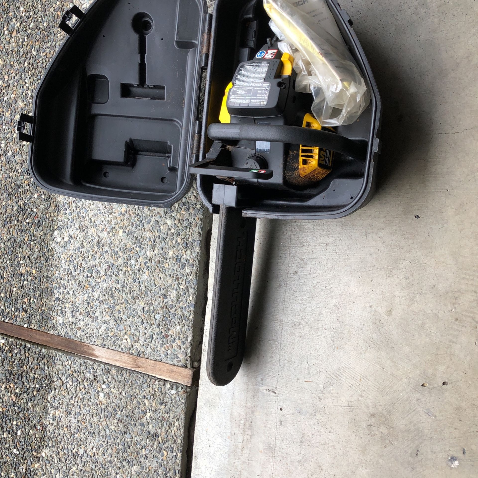 Free McCulloch Chainsaw With Plastic Case