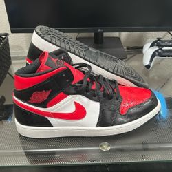 Jordan 1 Mid Black Gym Red 