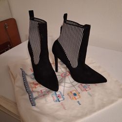 Quipid Women Size 5. Black And White Faux Suede Ankle Pointed Toe 4" Heel  Boot Pull-on.