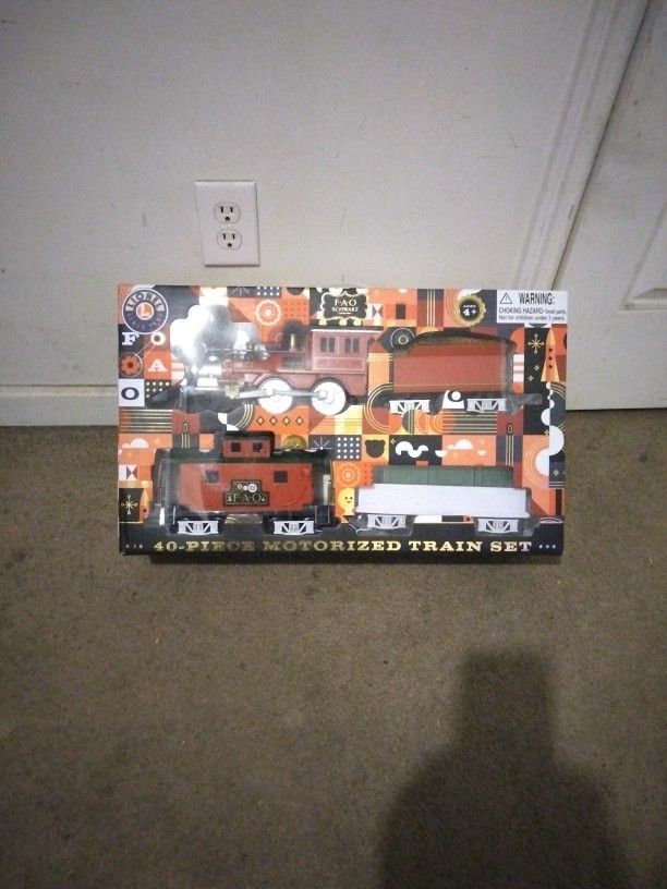 F.A.O Schwarz 40 Piece Motorized Train Set
