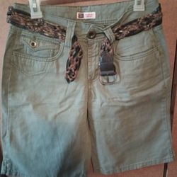 Faded Glory Olive Shorts W/Belt Sz 4 $10 MPU SERIOUS INQUIRIES ONLY