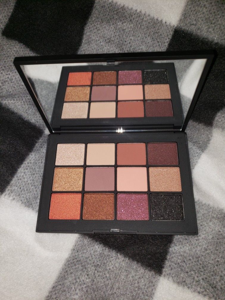 Never Used NARS EXTREME EFFECTS EYESHADOW PALETTE