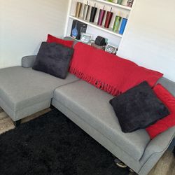 Small Sectional Couch/pull Out Bed