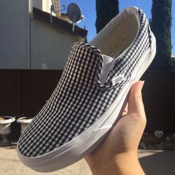 Small b&w checkered vans