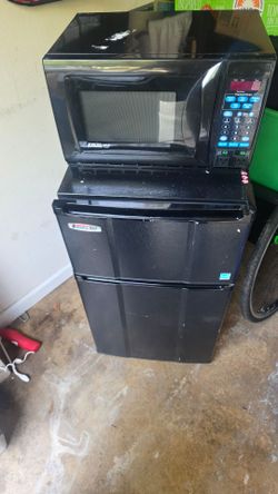 MicroFridge ( Mini Fridge and Microwave Combo)