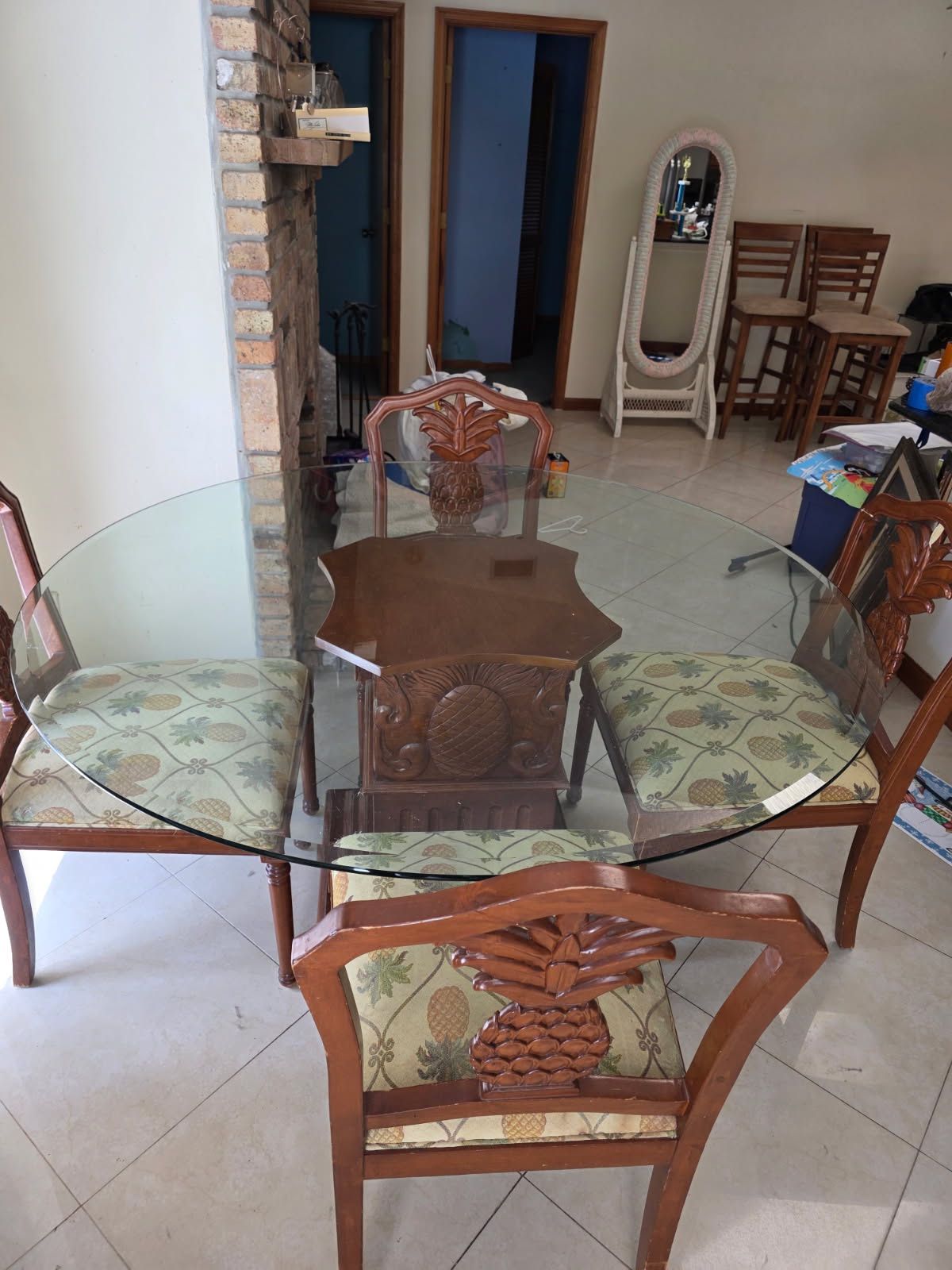 Stylish Pineapple Table And Chairs $300 OBO