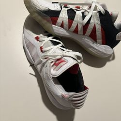 Dame 6 Basketball Shoe
