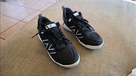 YOUTH NEW BALANCE BASEBALL CLEATS SIZE 6.5Y WIDE
