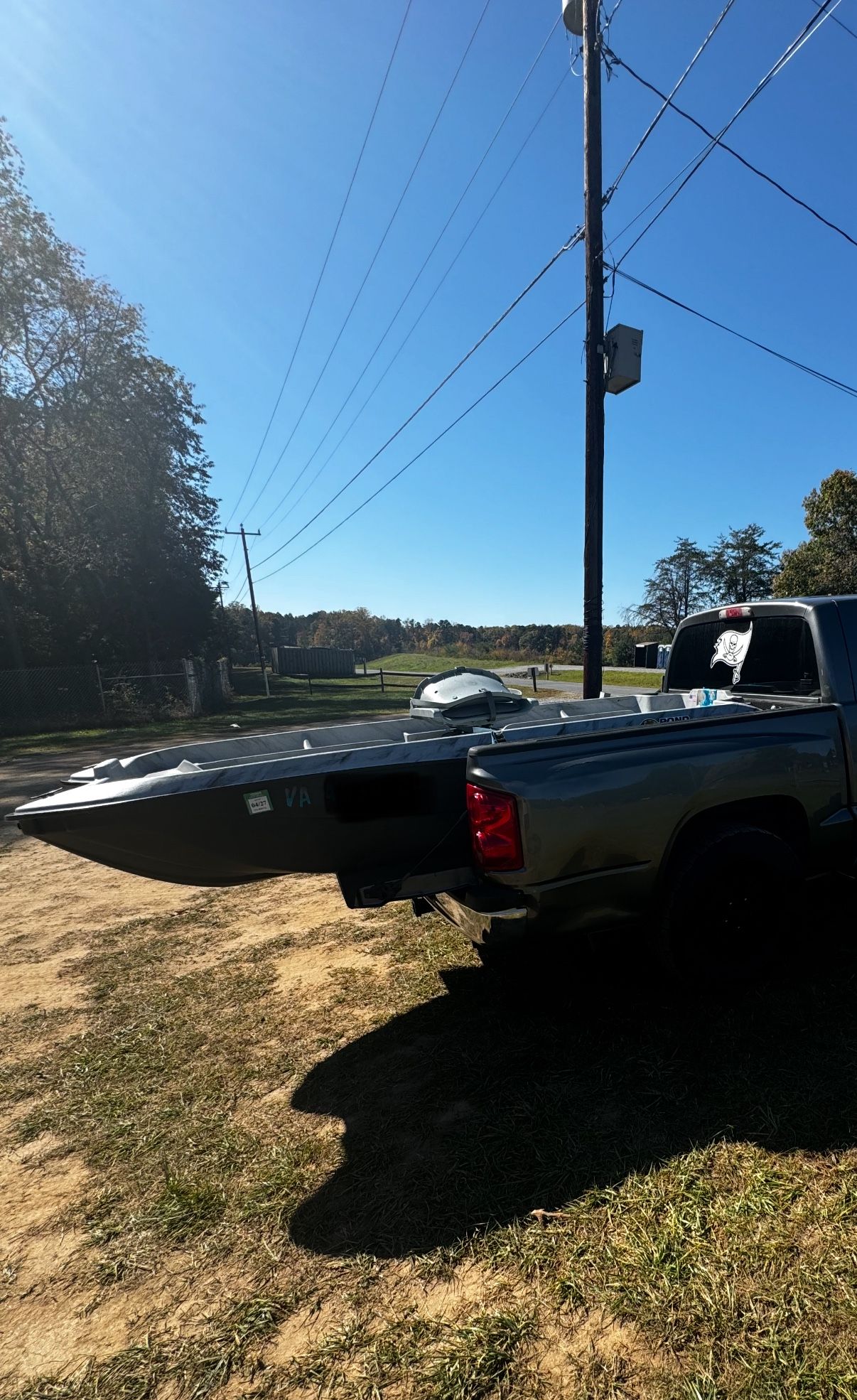 Bass Pro Pond Boat EVERY THING WITH IT