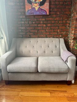 😍 Gorgeous Beige Loveseat 😍
