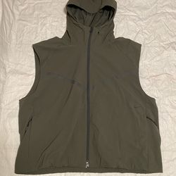 NWT Nike Tech Dri-FIT Woven Hoodie Windrunner zip up Vest olive