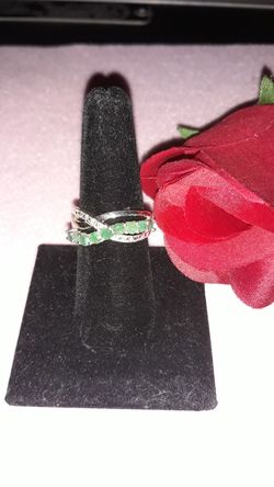9 Stone Emerald ladies ring