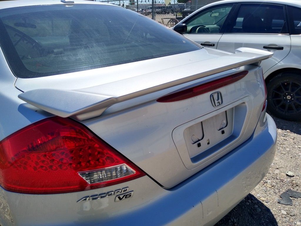 07 Honda Accord trunk lid with spoiler 