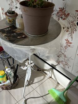 Metal Table/Plant Stand - Vintage