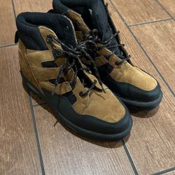 Snow Boots Size 8 Woman Also fits Size 6 Boys