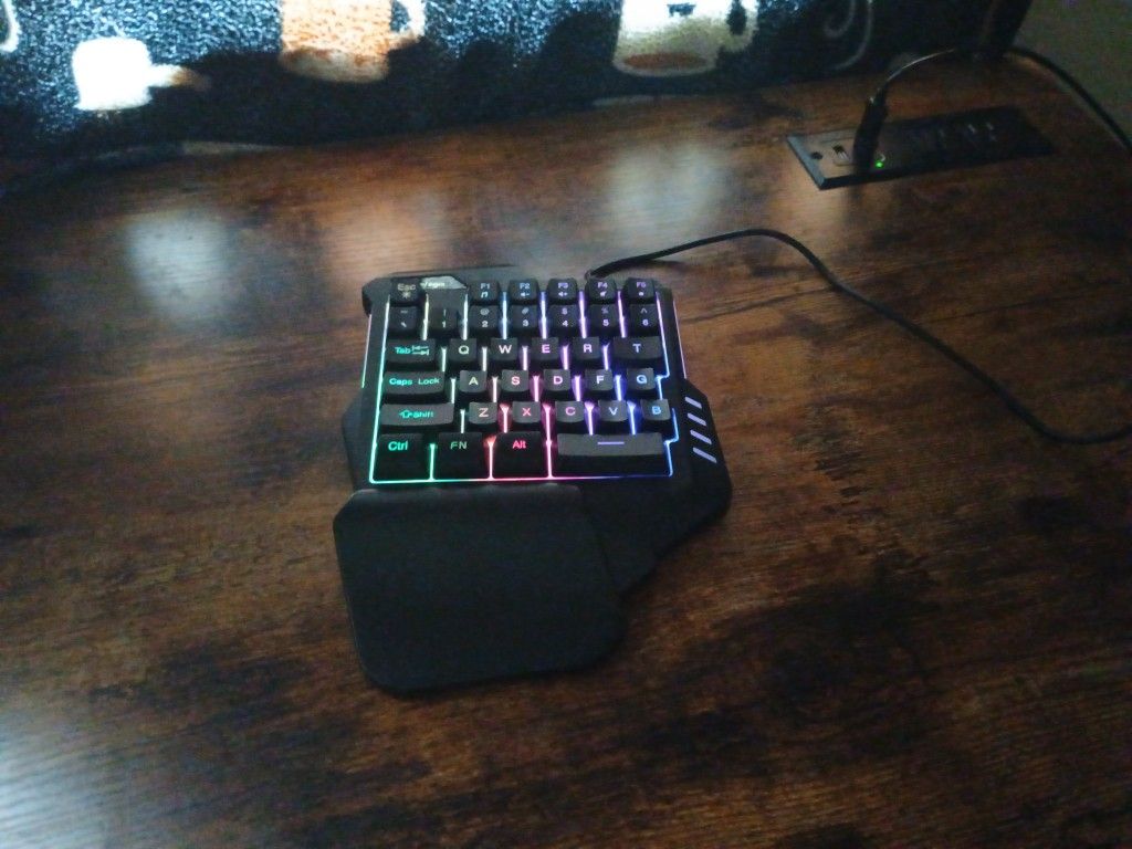 BlueFinger One-Handed Gaming Keyboard