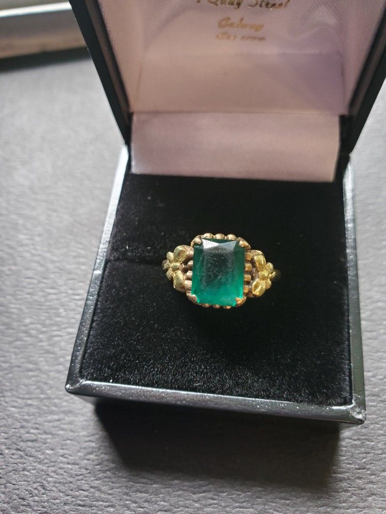 10k ADOEABLE VINTAGE BOWS RING SEMI PRECIOUS STONE