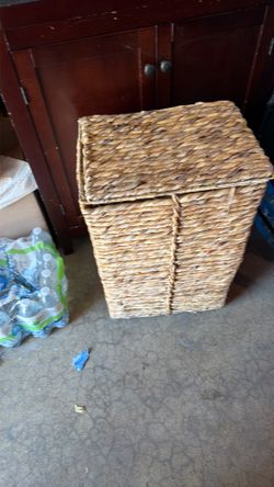 Wicker laundry basket