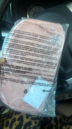 lululemon everywhere belt bag size 1L PINK