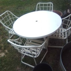 Outdoor Table And Chairs 