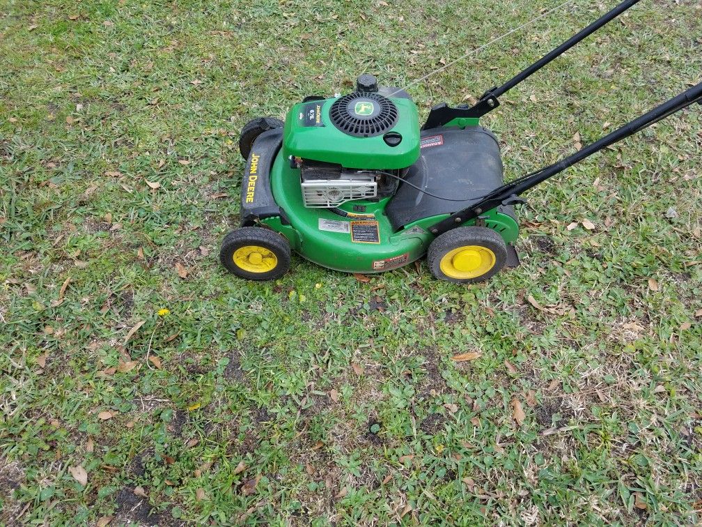 John Deere JS20 self propelled lawn mower