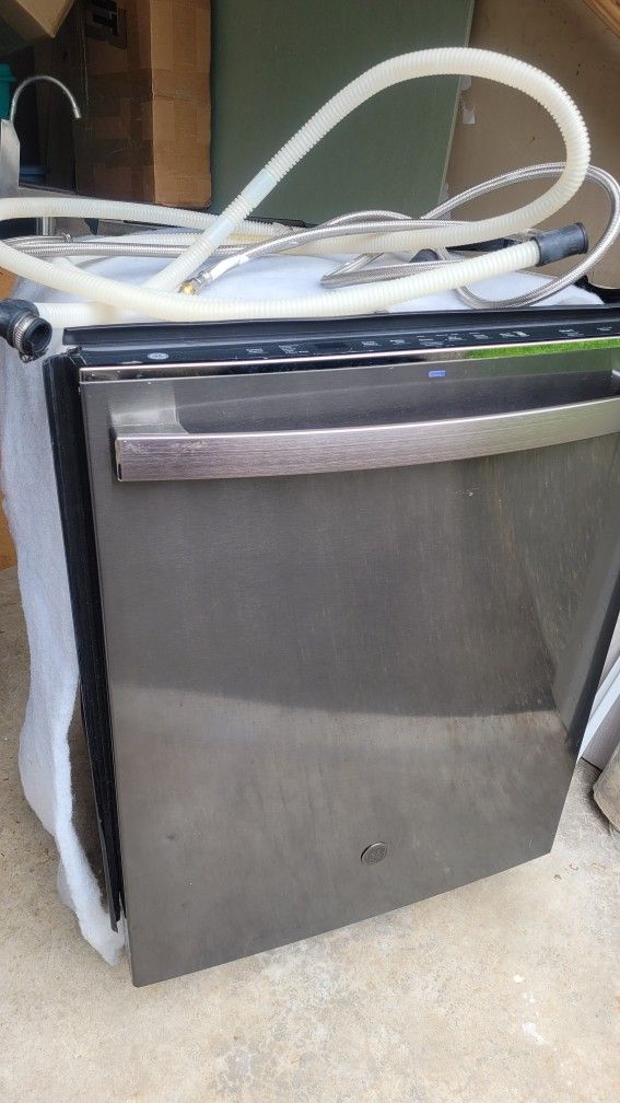 FREE!! GE 3 Tray DISHWASHER !! NEEDS REPAIR!
