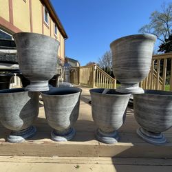 Very  Nice flower plants  Pots 6 Pieces for all And heavy plastic 19 inch tall