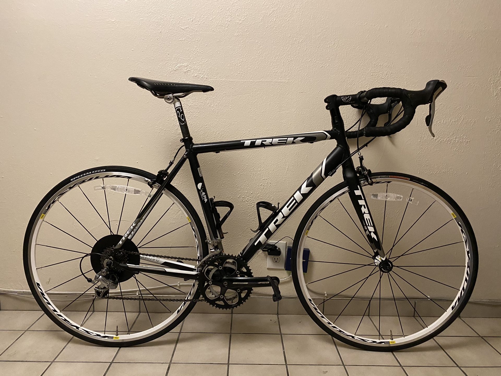 2011 Trek 1.5 Alpha Aluminum/Carbon Road Bike (56cm/Medium)